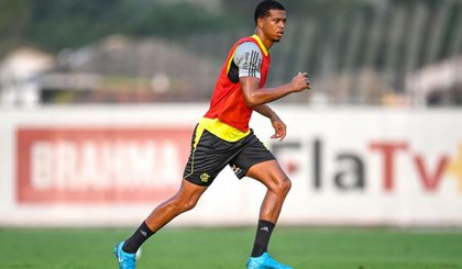 Carlinhos foi titular no Flamengo na derrota para o Grêmio (Foto: Divulgação / Flamengo) Carlinhos foi titular no Flamengo na derrota para o Grêmio (Foto: Divulgação / Flamengo)