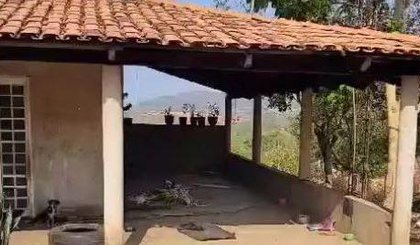 Casa onde mulher e sete filhos eram mantidos em cárcere privado• PCGO/Divulgação (Foto: • PCGO/Divulgação)