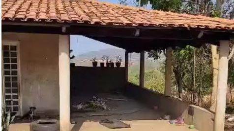 Casa onde mulher e sete filhos eram mantidos em cárcere privado• PCGO/Divulgação
