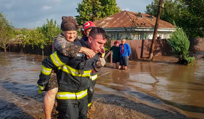 Chuva (Foto: Serviços de Emergência Romenos, ISU Galati via AP) Chuva (Foto: Serviços de Emergência Romenos, ISU Galati via AP)