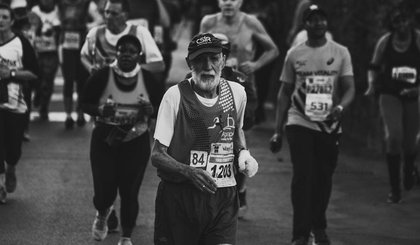 Com o avanço da idade é comum que a pessoa diminua seus gastos calóricos por conta diminuição de suas atividades (Foto: Vincent Peters / Pexels) Com o avanço da idade é comum que a pessoa diminua seus gastos calóricos por conta diminuição de suas atividades (Foto: Vincent Peters / Pexels)