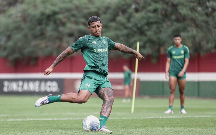 John Kennedy em treino do Fluminense