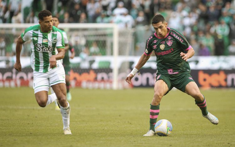 Lance do jogo entre Juventude e Fluminense