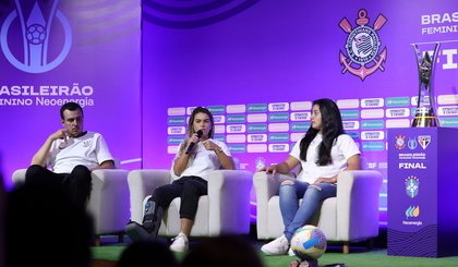 Lucas Piccinato, Tamires e Duda Sampaio durante entrevista coletiva da final do Brasileirão Feminino Neoenergia (Foto: Staff Images/CBF)