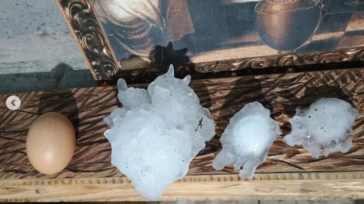 Maior granizo já registrado no Brasil cai em chuva no RS: veja imagem | CNN Brasil
