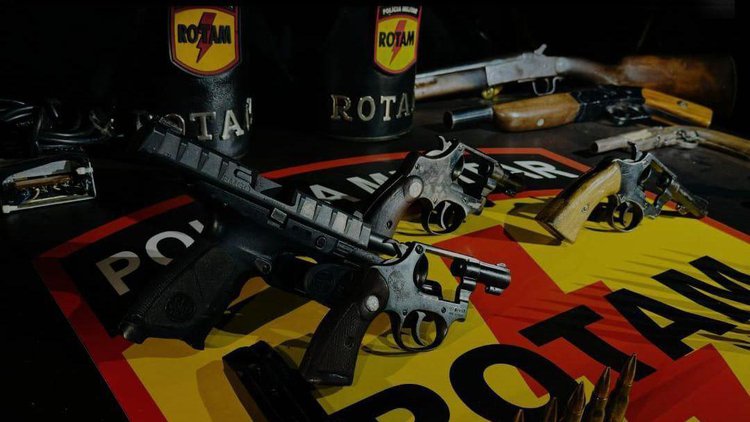 Material apreendido após confronto em armazém de armas na região metropolitana de Goiânia• PMGO/Divulgação