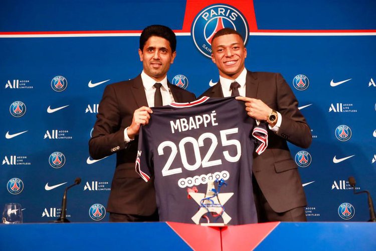 Mbappé chegou a se comprometer a ficar no Paris Saint-Germain até 2025