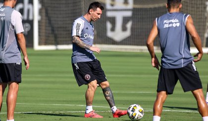Messi em treino do Inter Miami (Foto: Chris Arjoon / AFP) Messi em treino do Inter Miami (Foto: Chris Arjoon / AFP)