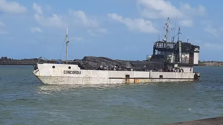 Navio de carga afunda em Pernambuco.