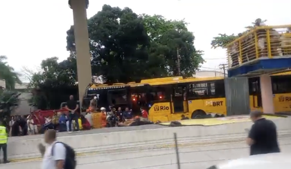 Ônibus transportava cerca de 60 passageiros (Foto: Reprodução | Redes sociais)