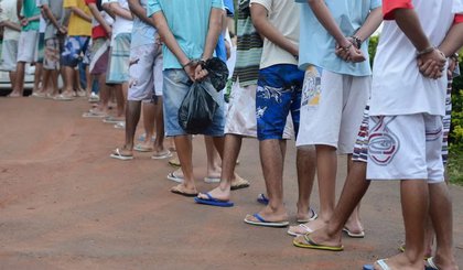 Presos em fila para saidinha.• Arquivo/Agência Brasil (Foto: • Arquivo/Agência Brasil) Presos em fila para saidinha.• Arquivo/Agência Brasil (Foto: • Arquivo/Agência Brasil)