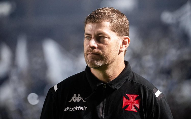 Rafael Paiva considerou que o Vasco sentiu falta da atmosfera de São Januário jogando no Mané Garrincha
