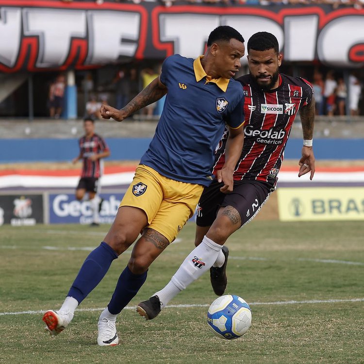 Retrô-PE e Anápolis-GO se enfrentam às 16, na Arena de Pernambuco