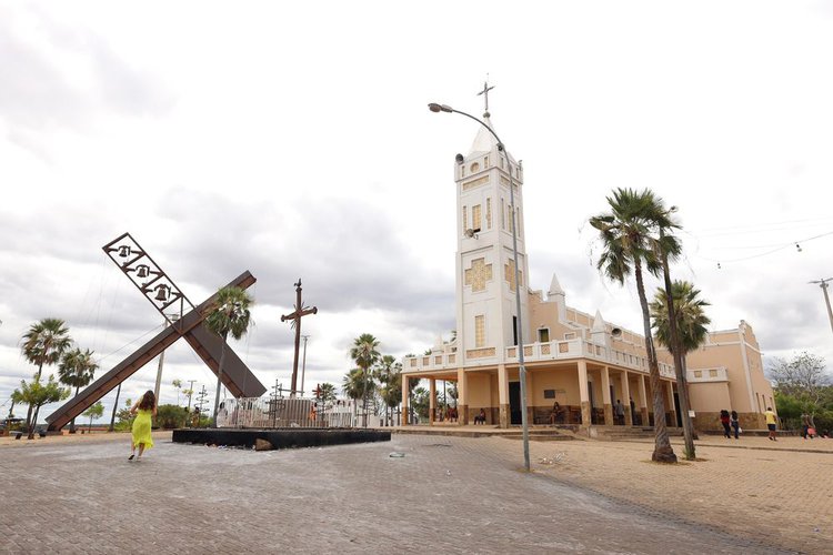 Santa Cruz dos Milagres reúne milhares de fiéis neste mês de setembro