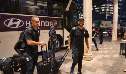 Seleção Brasileira desembarca em Tashkent para semifinal da Copa do Mundo de Futsal (Foto: LETO RIBAS/CBF) Seleção Brasileira desembarca em Tashkent para semifinal da Copa do Mundo de Futsal (Foto: LETO RIBAS/CBF)