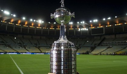 Troféu da Libertadores tem três clubes do Rio na disputa em 2024 (Foto: Divulgação / Conmebol) Troféu da Libertadores tem três clubes do Rio na disputa em 2024 (Foto: Divulgação / Conmebol)