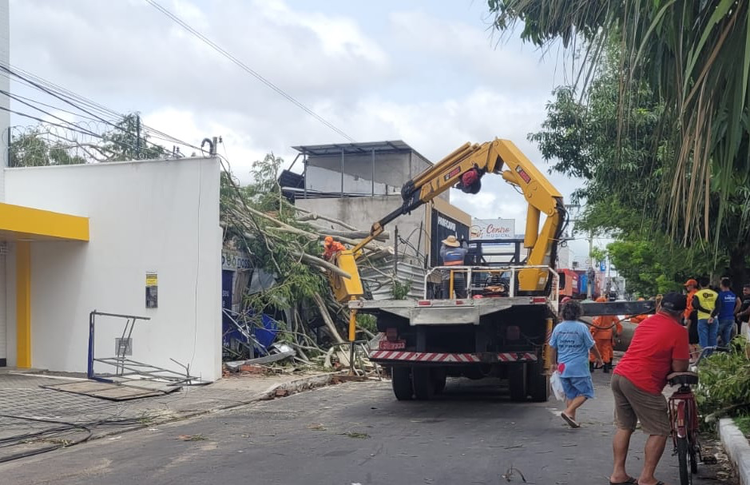 A Equatorial Piauí atualizou na fim da manhã deste domingo (26) o número de residências sem o fornecimento de energia elétrica em Teresina.