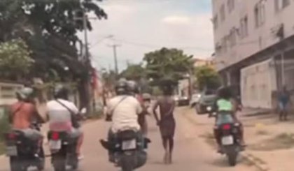 Acusados de furtar fio de rua são amarrados com mãos para trás e puxados a pé por homens de moto em Oswaldo Cruz (Foto: Reprodução / redes sociais) Acusados de furtar fio de rua são amarrados com mãos para trás e puxados a pé por homens de moto em Oswaldo Cruz (Foto: Reprodução / redes sociais)