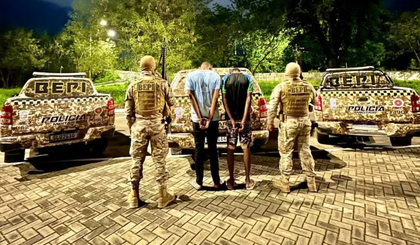 Adolescente e homem suspeito de participar da morte de estudante de medicina são presos em Teresina. (Foto: Divulgação/Polícia Militar) Adolescente e homem suspeito de participar da morte de estudante de medicina são presos em Teresina. (Foto: Divulgação/Polícia Militar)