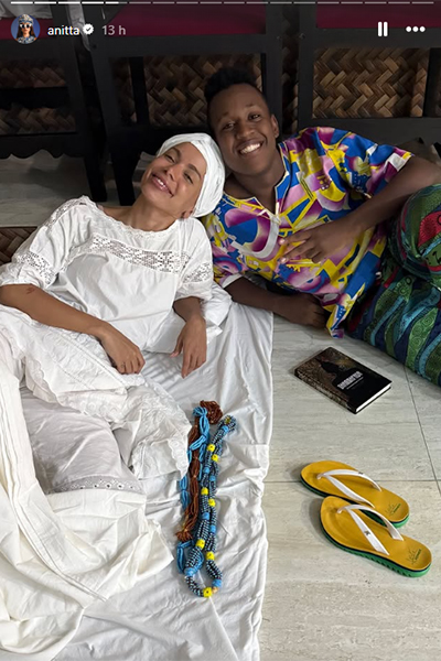 Anitta perde 100 mil seguidores após postar fotos em terreiro de candomblé.