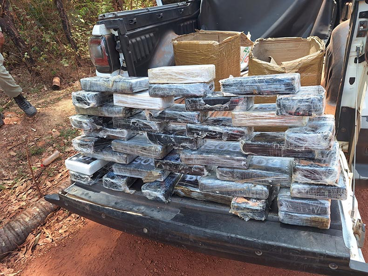 Apreensão de Cocaína em Altos: Perseguição Policial Leva à Captura de Quase 40 kg de Drogas