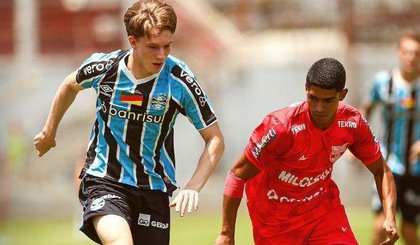 Atlético Guaratinguetá e Grêmio ficaram no 1 a 1 na Copinha (Foto: Divulgação/Copinha) Atlético Guaratinguetá e Grêmio ficaram no 1 a 1 na Copinha (Foto: Divulgação/Copinha)