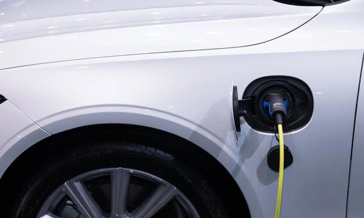 Carros elétrico em estação de carregamento