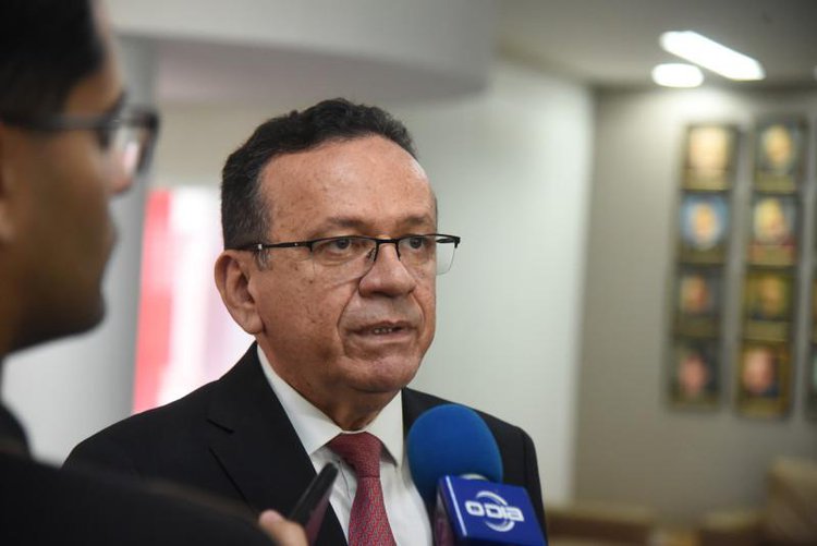 Desembargador Sebastião Ribeiro Martins, presidente do TRE-PI.