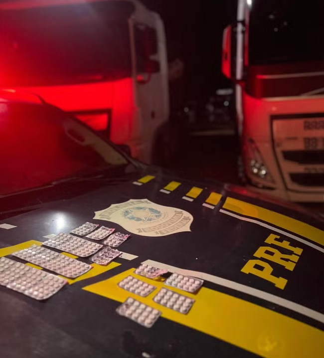 Dois motoristas são detidos com mais de 250 comprimidos de rebite em Minas Gerais.