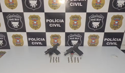 Duas pistolas foram apreendidas com os suspeitos. (Foto: Divulgação/Polícia Civil) Duas pistolas foram apreendidas com os suspeitos. (Foto: Divulgação/Polícia Civil)