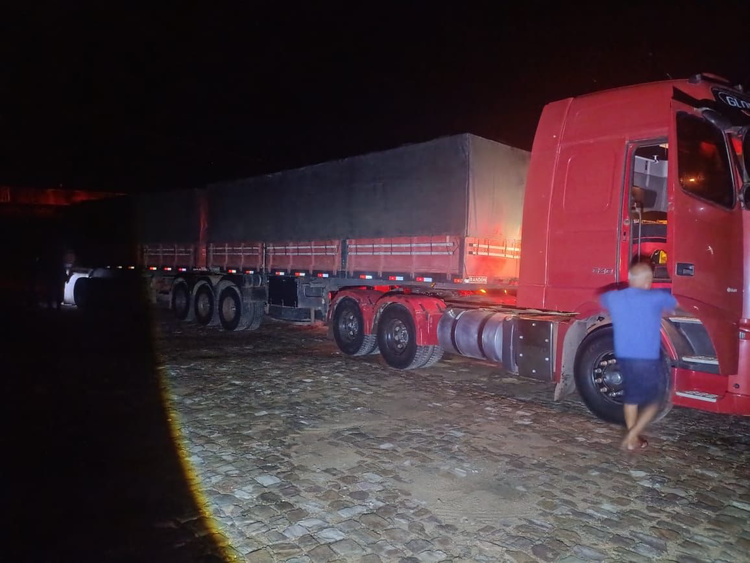 Foi feito o teste de alcoolemia no condutor do veículo, que deu negativo.