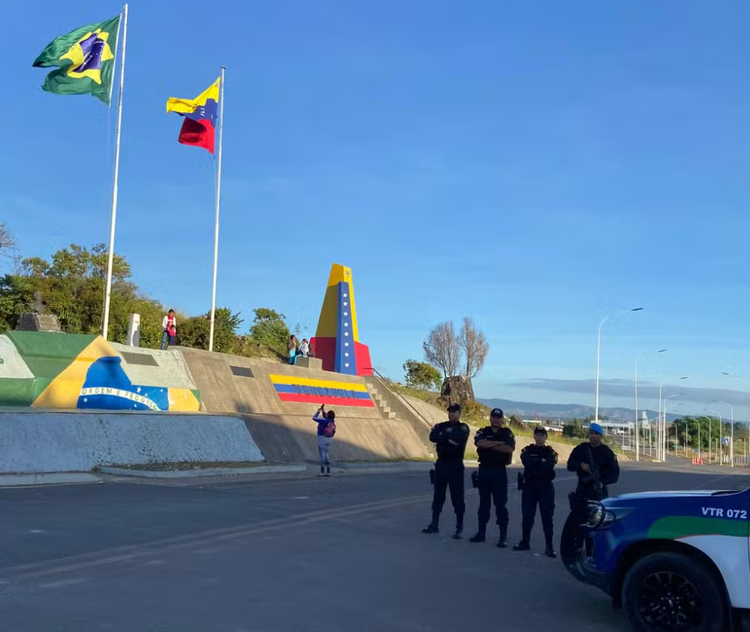 Fronteira entre Brasil e Venezuela é reaberta.