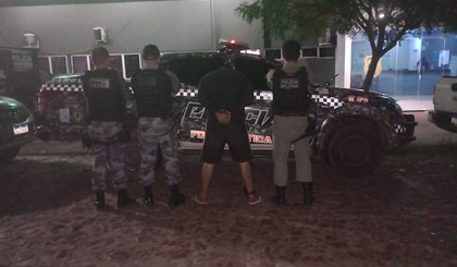 F.S.A. foi encaminhado à delegacia de Piripiri, onde foi autuado em flagrante (Foto: Polícia Militar) F.S.A. foi encaminhado à delegacia de Piripiri, onde foi autuado em flagrante (Foto: Polícia Militar)