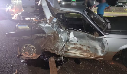 Grave acidente envolvendo três carros deixou uma mulher de 55 anos morta na madrugada desta quarta-feira (1º). (Foto: Guia Medianeira) Grave acidente envolvendo três carros deixou uma mulher de 55 anos morta na madrugada desta quarta-feira (1º). (Foto: Guia Medianeira)