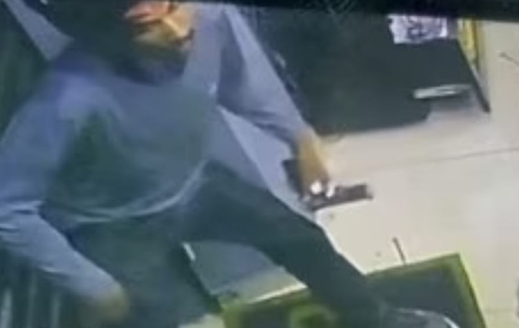 Identificado apenas pelas iniciais, T.B.L. foi localizado no presídio Jorge Vieira, em Timon (MA), onde cumpre pena pelo crime de porte ilgeal de arma de fogo.