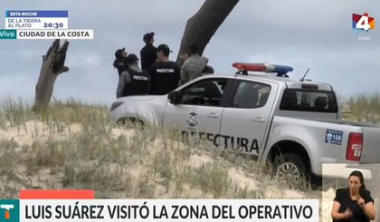 Luis Suárez ajuda a convencer homem a não se suicidar (Foto: Reprodução/Canal 4) Luis Suárez ajuda a convencer homem a não se suicidar (Foto: Reprodução/Canal 4)