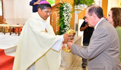 Missa em ação de graças e hasteamento de bandeiras precedem solenidade de posse do prefeito e vice de Floriano (Foto: Divulgação / Prefeitura Municipal de Floriano)