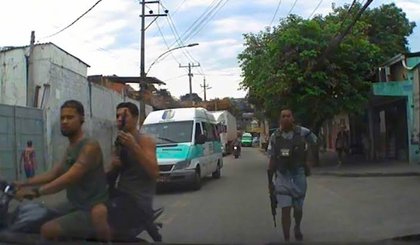 Motorista de app pede “perdão” a traficantes após entrar em comunidade no Rio. (Foto: Reprodução)