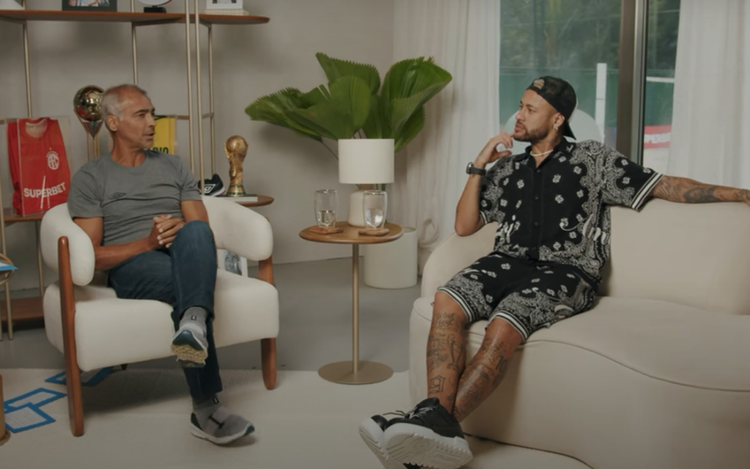Neymar foi o primeiro convidado no programa de entrevistas de Romário