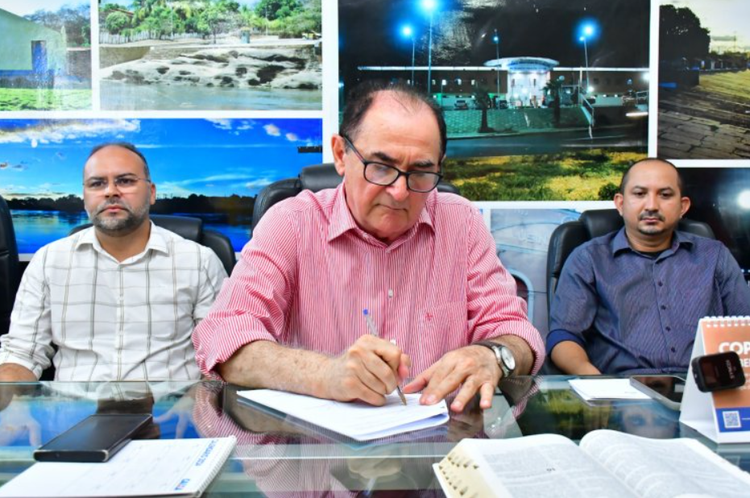O investimento total ultrapassa R$ 48 milhões (48.360.000,00), possibilitando a construção de 372 casas em três bairros do município.