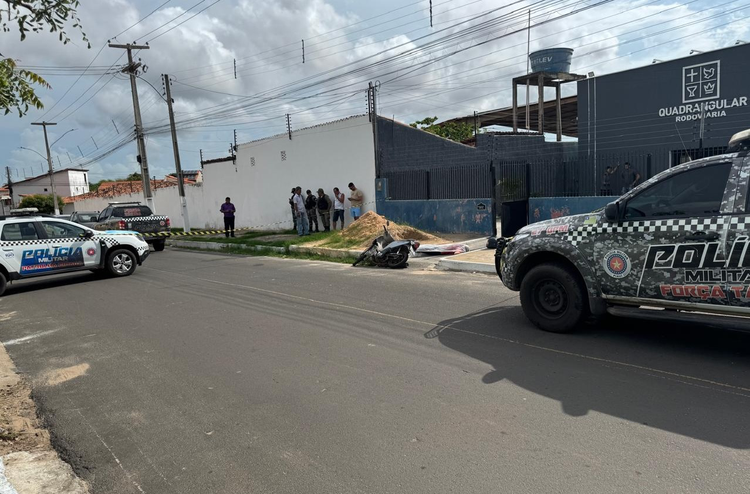 O SAMU foi acionado e atestou o óbito. O Instituto Médico Legal (IML) fez a remoção do corpo.