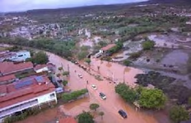 Participaram da reunião, secretários municipais, Corpo de Bombeiros, Polícia Civil e Militar, engenheiros da Defesa Civil e membros das comunidades afetadas