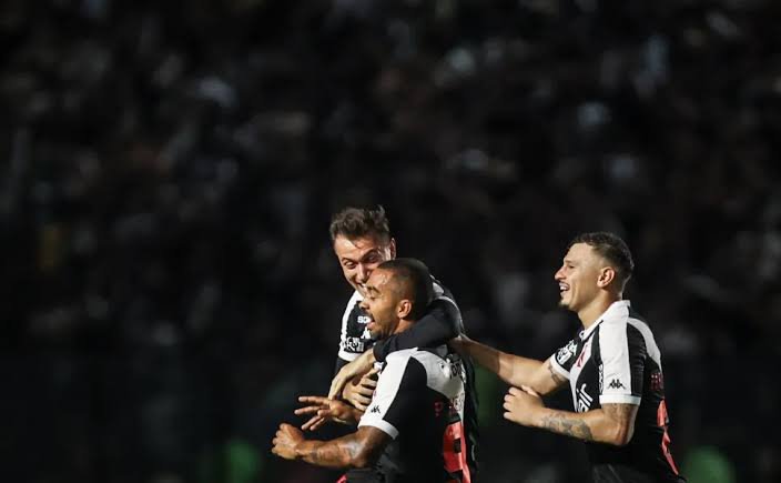 Paulo Henrique decide, Vasco supera o Maricá e é o único invicto do Carioca