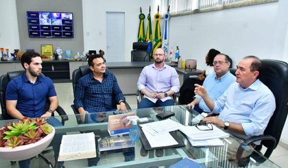 Prefeito de Floriano e Grupo FS se reúnem para tratar sobre a implantação de um Terminal de Combustível na cidade (Foto: Divulgação / Prefeitura Municipal de Floriano)