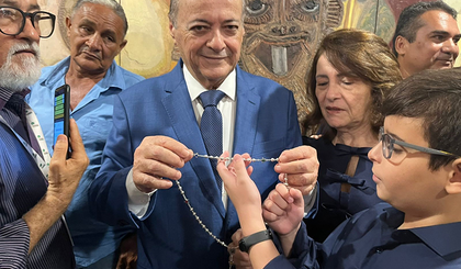 “Prefeito de Teresina pede fé e sabedoria com terço de Fátima em cerimônia de posse (Foto: Yala Sena / Cidadeverde.com) “Prefeito de Teresina pede fé e sabedoria com terço de Fátima em cerimônia de posse (Foto: Yala Sena / Cidadeverde.com)