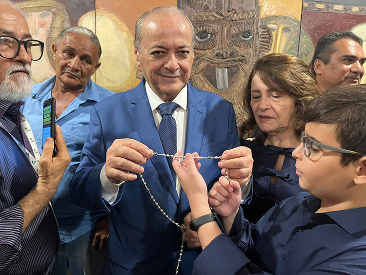 “Prefeito de Teresina pede fé e sabedoria com terço de Fátima em cerimônia de posse