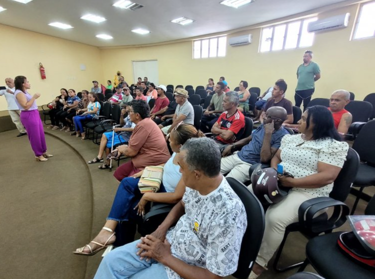 Prefeitura de Floriano promove reunião com permissionários do Mercado Municipal.