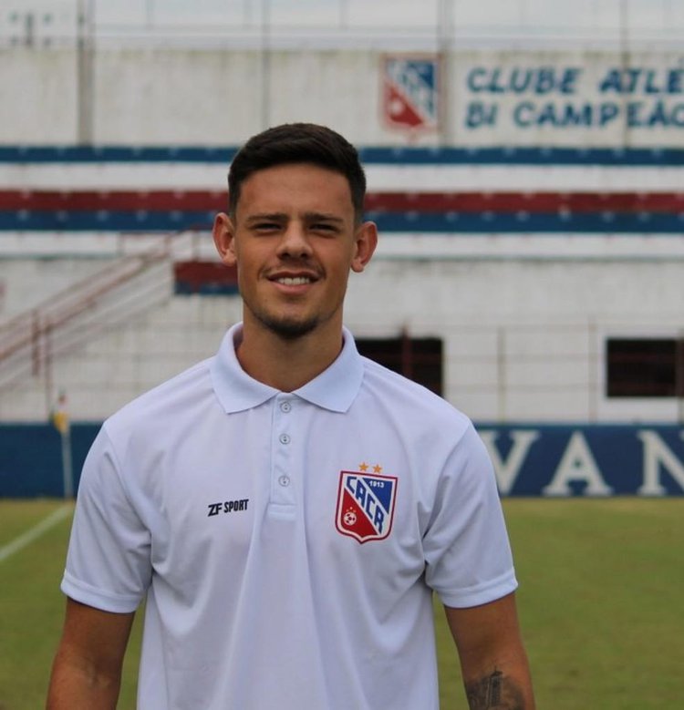 Rhuan, lateral ex-Carlos Ranaux, acertado com o Fluminense-PI