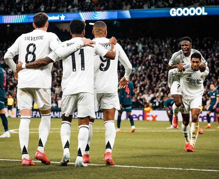 Rodrygo celebra gol em Real Madrid x RB Salzburg