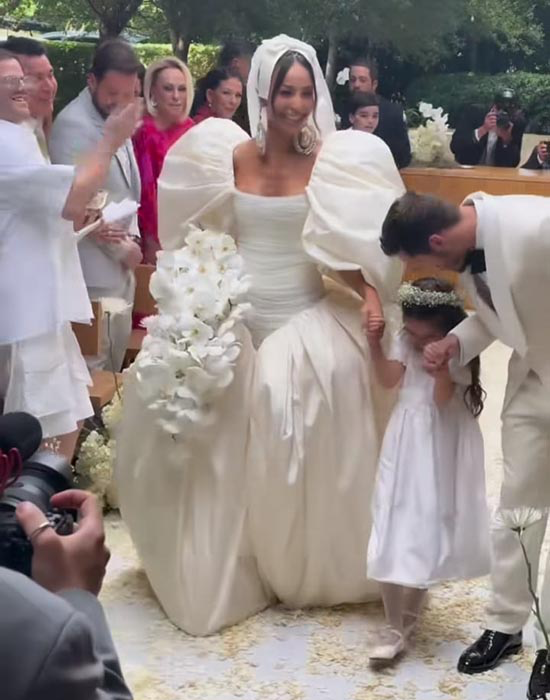 Sem alarde e com pouco registro nas redes sociais, Sabrina Sato e Nicolas Prattes se casaram nesta sexta-feira